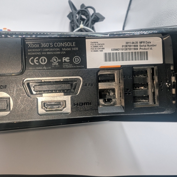 Xbox 360 Slim Model 1439 250GB Console with controller and cables - Tested - Picture 5 of 8